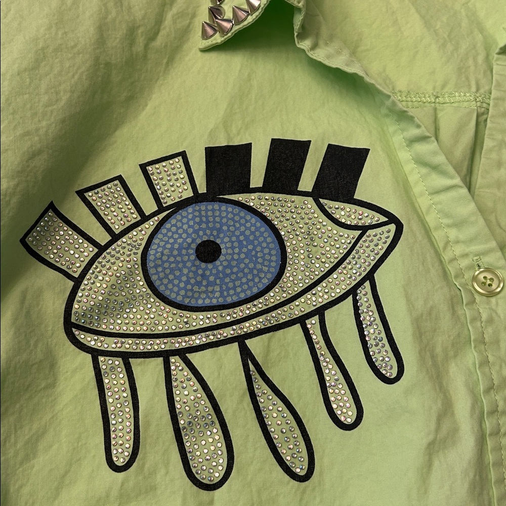 Studded Light Green Cropped Button-Down Shirt with Graphic Heart & Eye - Picture 4 of 7